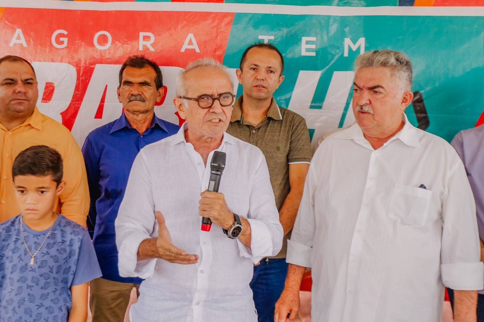 Cícero Lucena assina ordem de serviço para pavimentação em três bairros, nesta segnda-feira Cícero Lucena assina ordem de serviço para pavimentação em três bairros, nesta segnda-feira