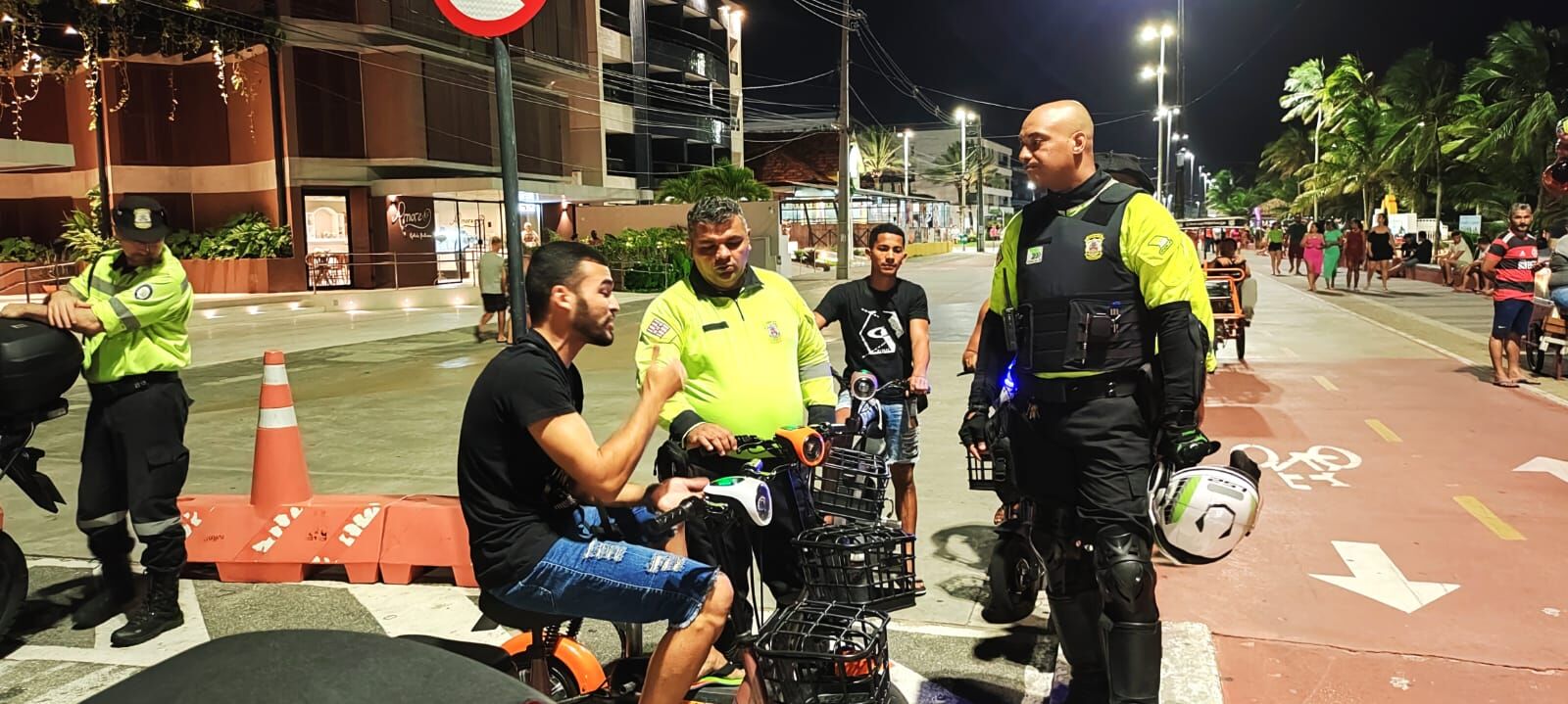 Operação inibe condutores de moto elétrica na orla de João Pessoa e fiscais alertam para punições em caso de irregularidades Milanez Neto, ciclomotores, João Pessoa, Orla