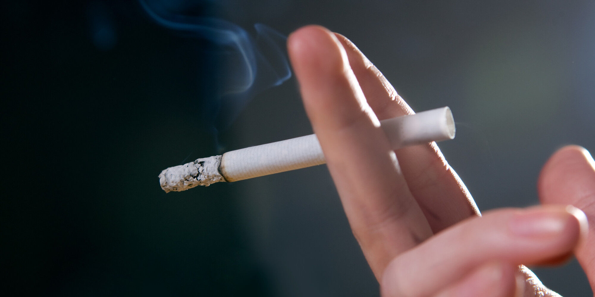 Fábricas no Brasil falsificam cigarro paraguaio para lucrar mais e até exportam Fábricas no Brasil falsificam cigarro paraguaio para lucrar mais e até exportam