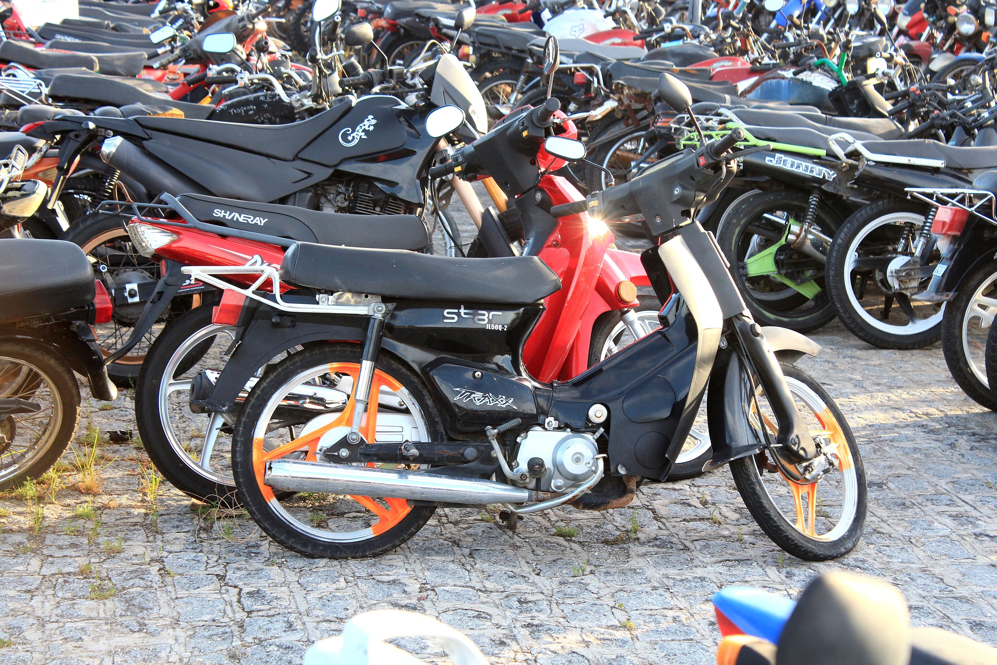 Carteira na categoria A será obrigatória a partir de hoje para moto cinquentinha Carteira na categoria A será obrigatória a partir de hoje para moto cinquentinha