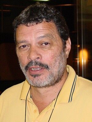Com hemorragia digestiva, Sócrates segue internado em hospital em SP Com hemorragia digestiva, Sócrates segue internado em hospital em SP