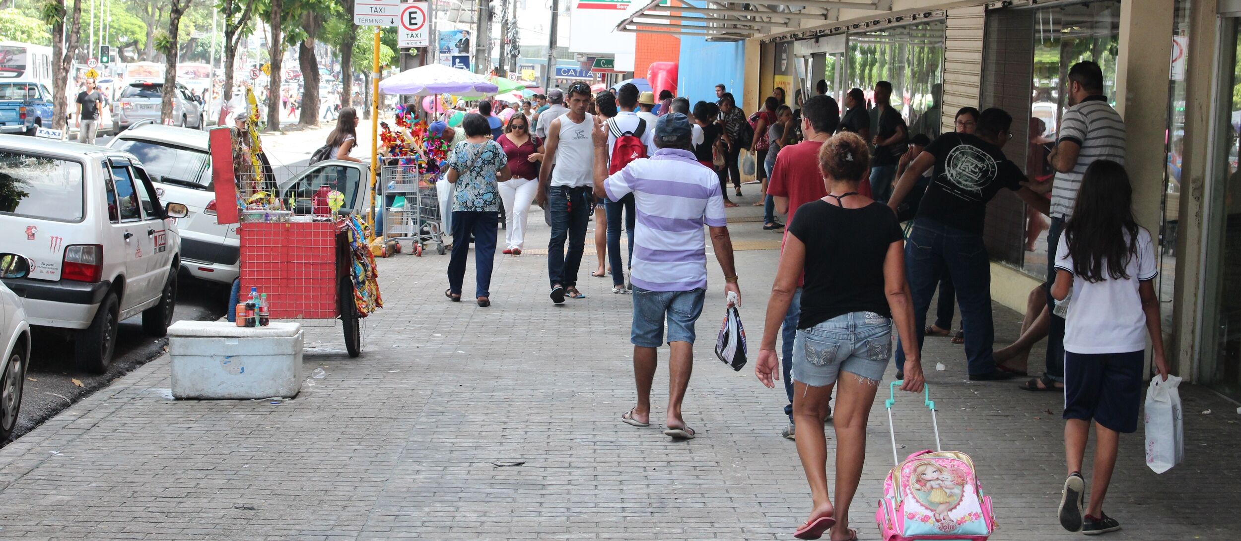 Shoppings abrem em horário diferenciado no Dia de Finados Shoppings abrem em horário diferenciado no Dia de Finados