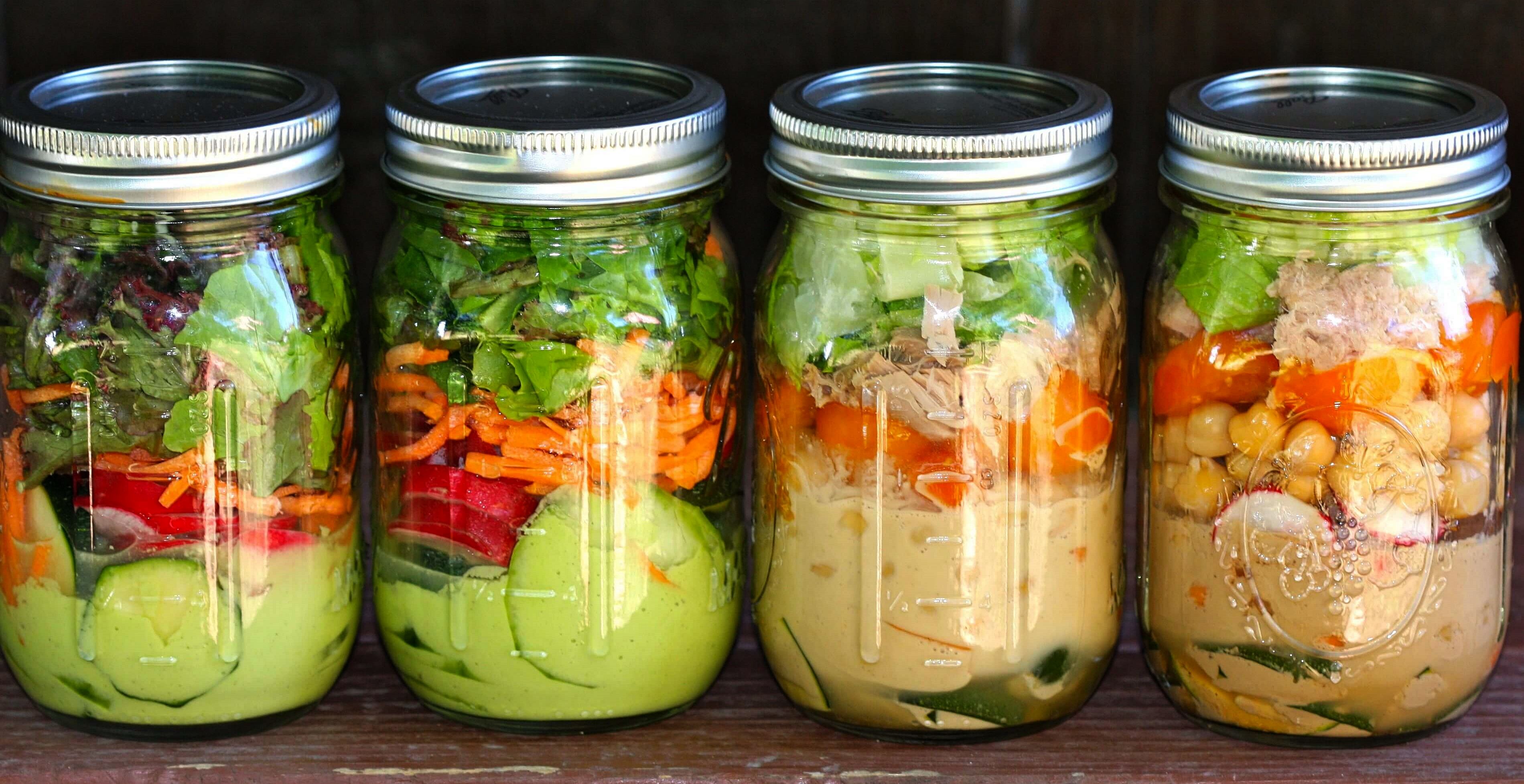Comida em pote de vidro – prática e saudável Comida em pote de vidro – prática e saudável