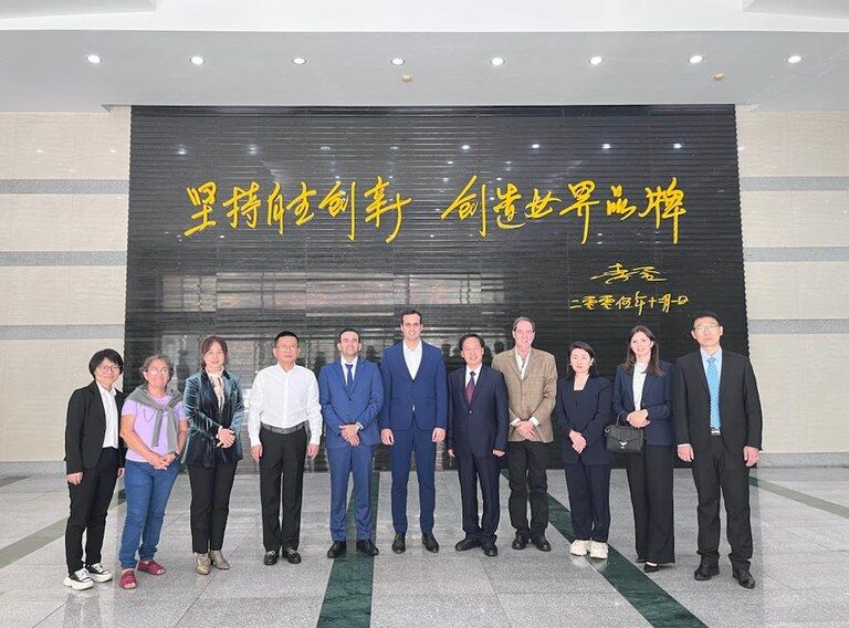 Delegação paraibana visita parque industrial de empresa farmacêutica chinesa que irá se instalar na Paraíba Delegação paraibana visita parque industrial de empresa farmacêutica chinesa que irá se instalar na Paraíba