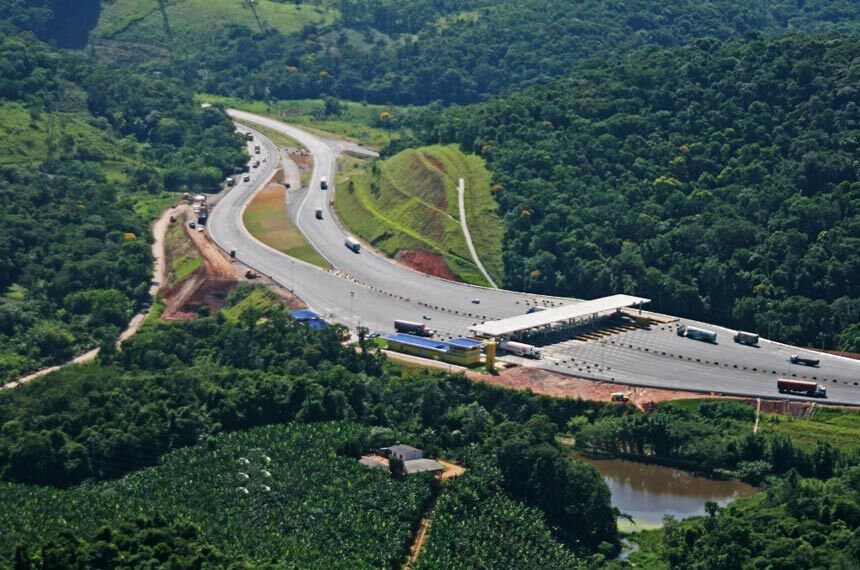 Rodovias ruins fazem economia perder mais de R$ 7,49 bilhões, diz estudo Rodovias ruins fazem economia perder mais de R$ 7,49 bilhões, diz estudo