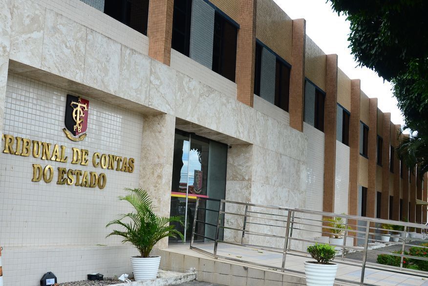 TCE condena ex-Prefeita de Diamante a pagar R$ 1,9 milhão por despesas não comprovadas com construtora TCE condena ex-Prefeita de Diamante a pagar R$ 1,9 milhão por despesas não comprovadas com construtora