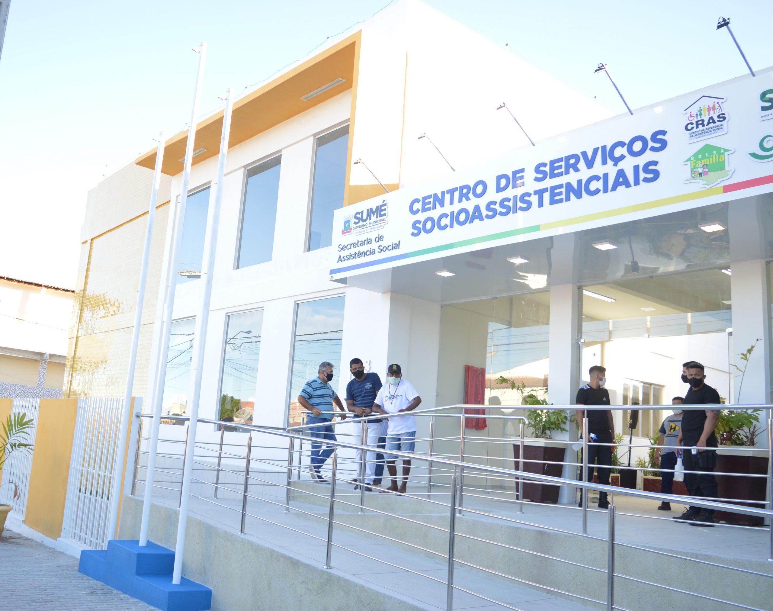 João Azevêdo regulamenta lei que garante R$ 500 por mês a crianças e adolescentes órfãos da Covid-19 na Paraíba João Azevêdo regulamenta lei que garante R$ 500 por mês a crianças e adolescentes órfãos da Covid-19 na Paraíba