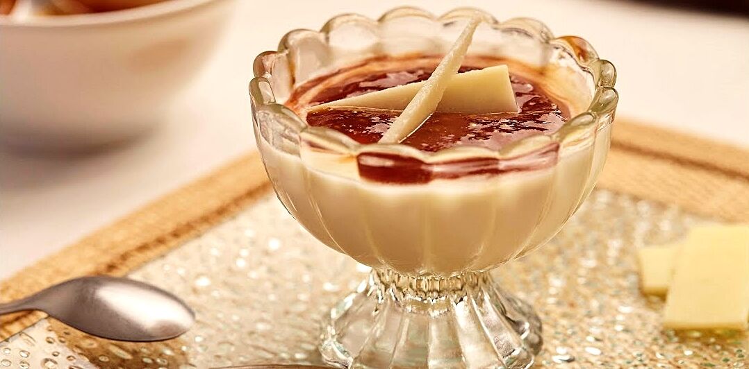 Creme de queijo granarolo com calda de goiabada, uma sobremesa irresistível Creme de queijo granarolo com calda de goiabada, uma sobremesa irresistível