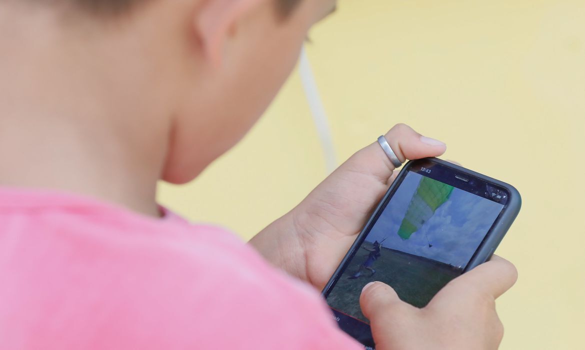 Governo lança consulta para definir orientações sobre uso de dispositivos digitais por crianças Governo lança consulta para definir orientações sobre uso de dispositivos digitais por crianças