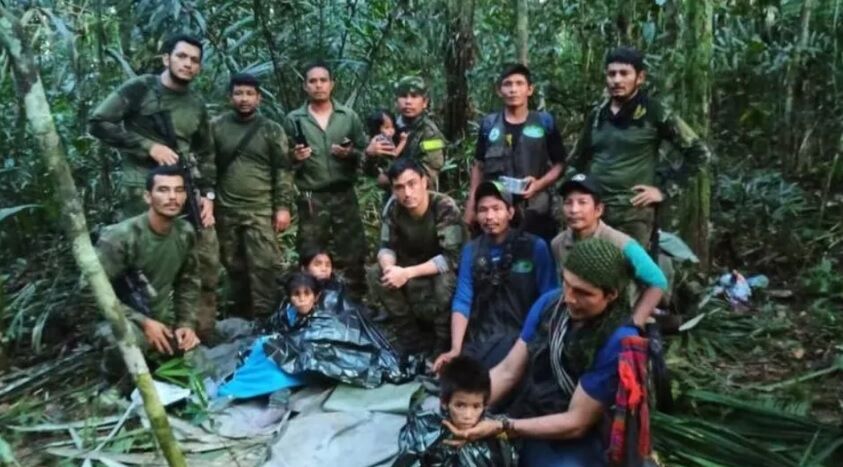 Crianças que sofreram acidente aéreo na Colômbia são encontradas com vida após 40 dias, diz imprensa colombiana Crianças que sofreram acidente aéreo na Colômbia são encontradas com vida após 40 dias, diz imprensa colombiana