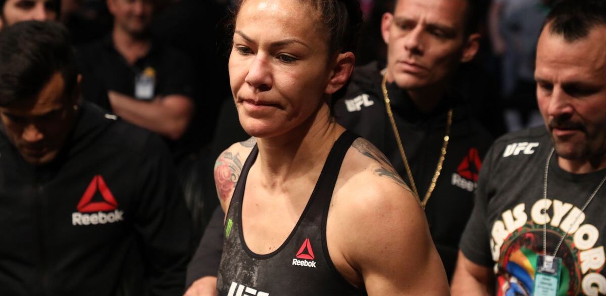 Em fim de contrato, Cris Cyborg adota mistério e responde Dana: ‘Não conhece a vida de lutador’