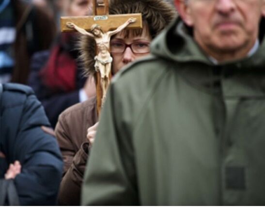 63% dos franceses não se identificam com nenhuma religião 63% dos franceses não se identificam com nenhuma religião