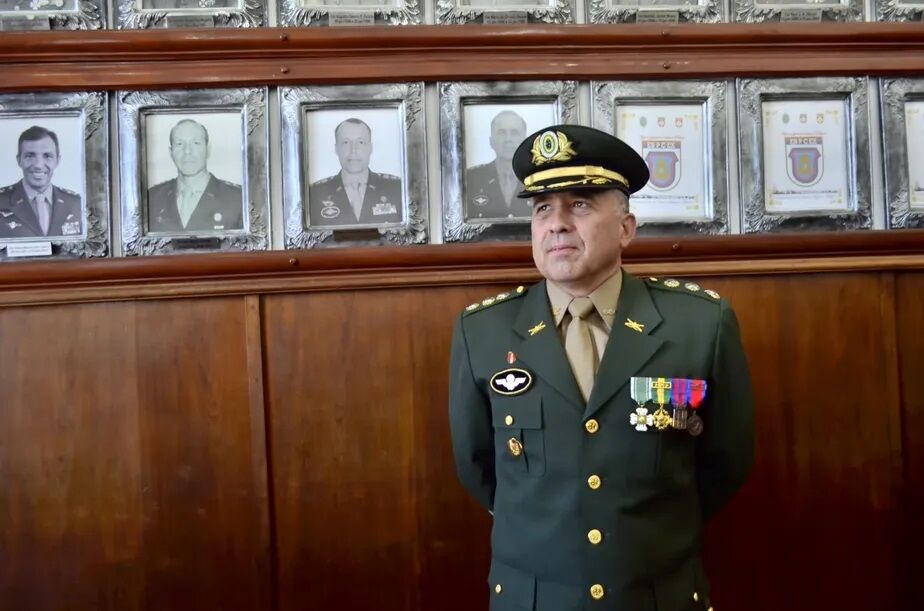 Governo Lula exonera general Dutra do Comando Militar do Planalto na véspera de depoimento à PF Governo Lula exonera general Dutra do Comando Militar do Planalto na véspera de depoimento à PF