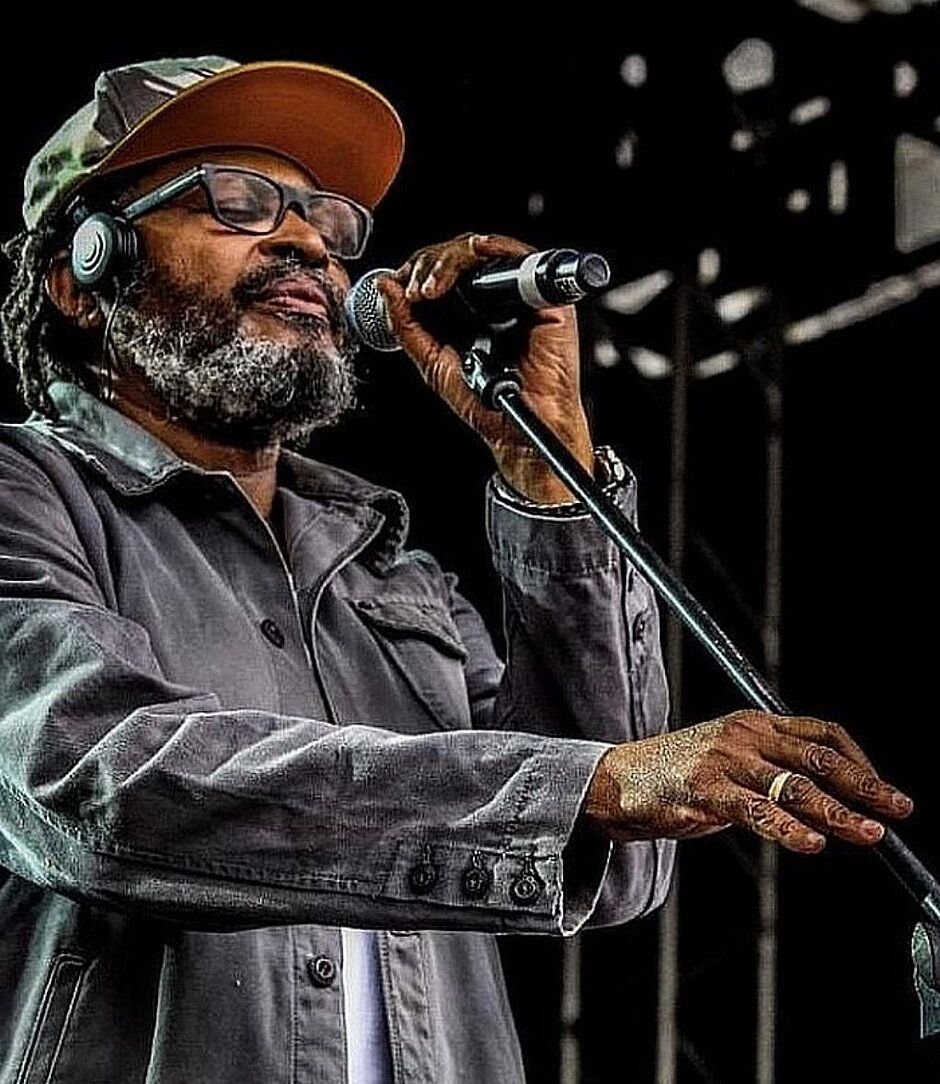 Guitarrista de Edson Gomes sofre mais duas paradas cardíacas e continua internado em estado grave no Hospital de Trauma de João Pessoa