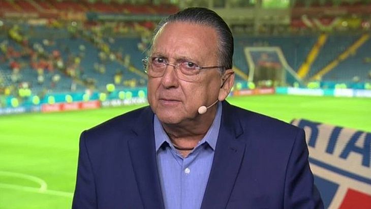 Após 43 anos na Globo, Galvão assina com a Band e estrela programa semanal sobre o futebol brasileiro Após 43 anos na Globo, Galvão assina com a Band e estrela programa semanal sobre o futebol brasileiro