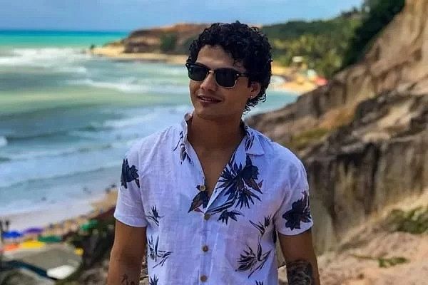 Influencer de 27 anos morre após reação alérgica a camarão em Natal Influencer de 27 anos morre após reação alérgica a camarão em Natal