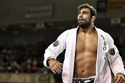 Quem é Leandro Lo, o lutador de jiu-jítsu oito vezes campeão mundial que foi baleado dentro de clube em SP Quem é Leandro Lo, o lutador de jiu-jítsu oito vezes campeão mundial que foi baleado dentro de clube em SP