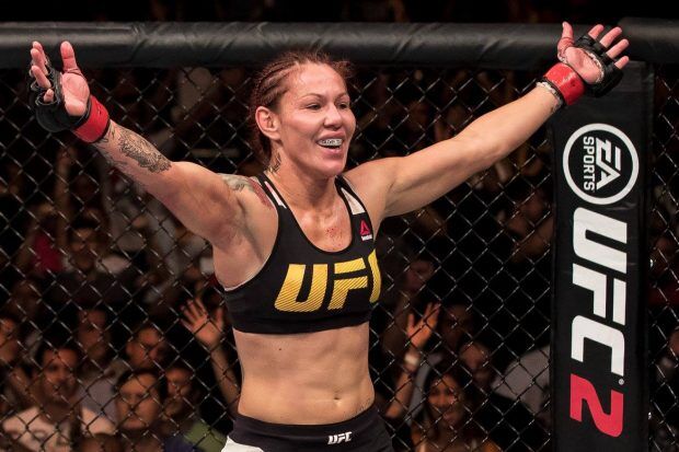 Brasileira Cyborg nocauteia americana e conquista o cinturão peso pena Brasileira Cyborg nocauteia americana e conquista o cinturão peso pena
