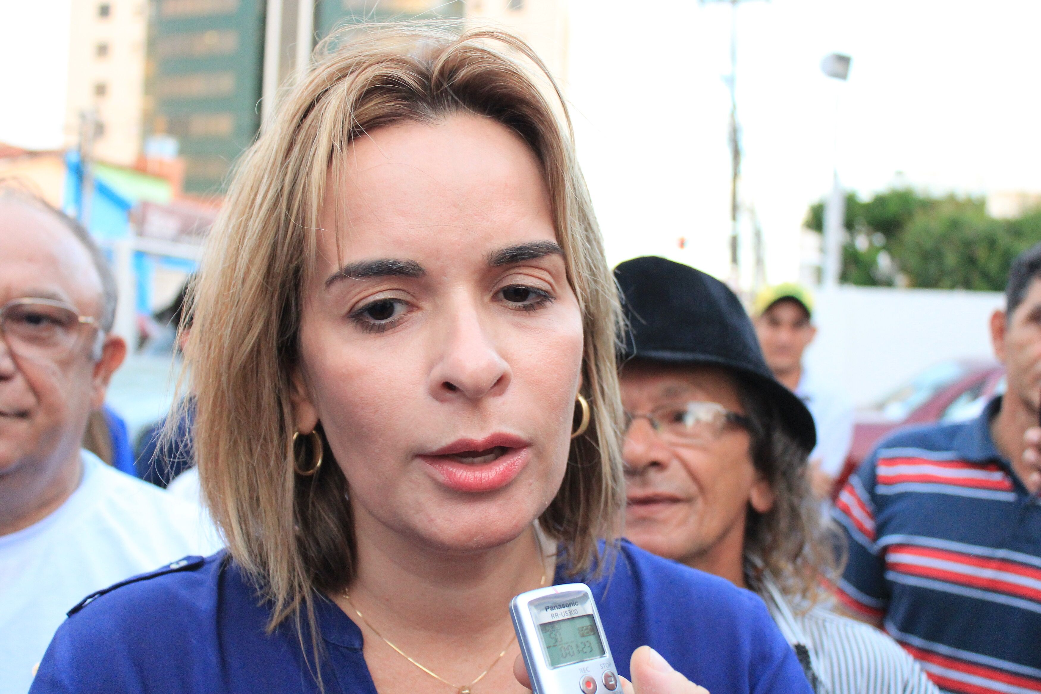 Daniella Ribeiro pede que Governo Federal reative Operação Carro-Pipa e diz que sobrevivência da população está em jogo Daniella Ribeiro pede que Governo Federal reative Operação Carro-Pipa e diz que sobrevivência da população está em jogo
