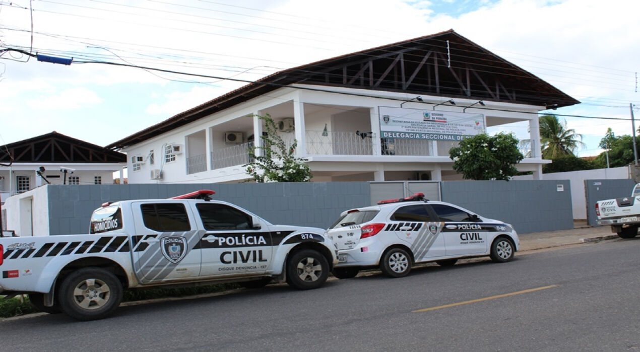 Acusado alega ter matado companheira por dívida de R$ 7 mil, mas polícia não descarta outras motivações Acusado alega ter matado companheira por dívida de R$ 7 mil, mas polícia não descarta outras motivações