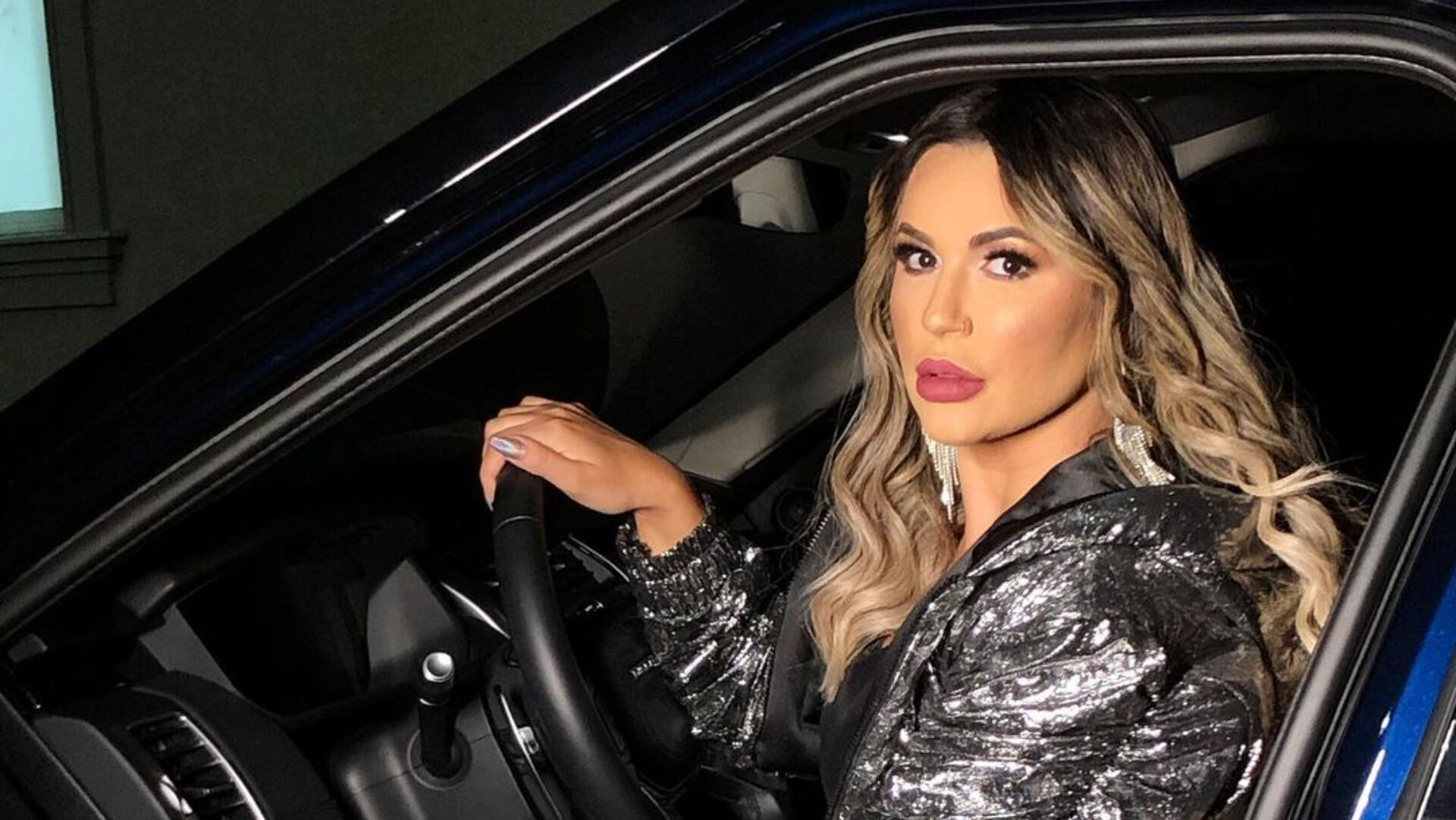 Polícia invade casa de Deolane Bezerra, leva joias e Porsche avaliado em R$ 1 milhão Justiça manda soltar Deolane Bezerra pela segunda vez após 13 dias presa
