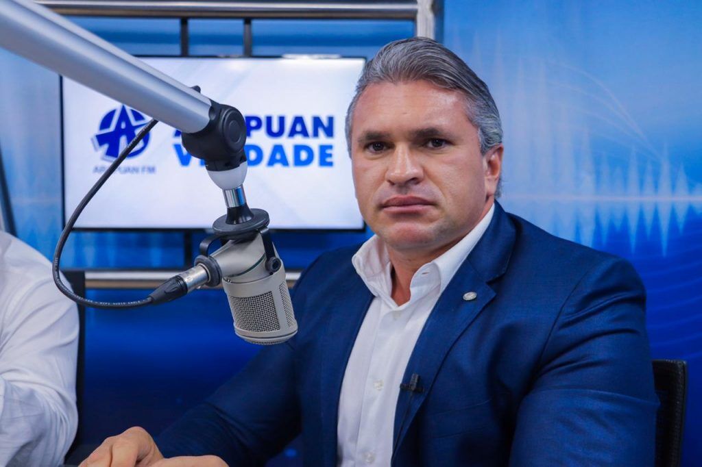 Julian Lemos diz que vídeo de Daniel Silveira contra STF foi infeliz: "reprovo a atitude e sou entusiasta da expulsão dele do partido" Julian Lemos diz que vídeo de Daniel Silveira contra STF foi infeliz: "reprovo a atitude e sou entusiasta da expulsão dele do partido"
