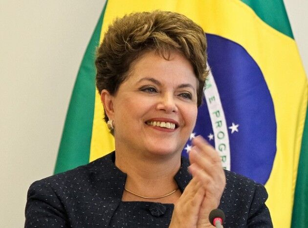 Dilma Rousseff é reeleita presidenta no segundo turno Dilma Rousseff é reeleita presidenta no segundo turno