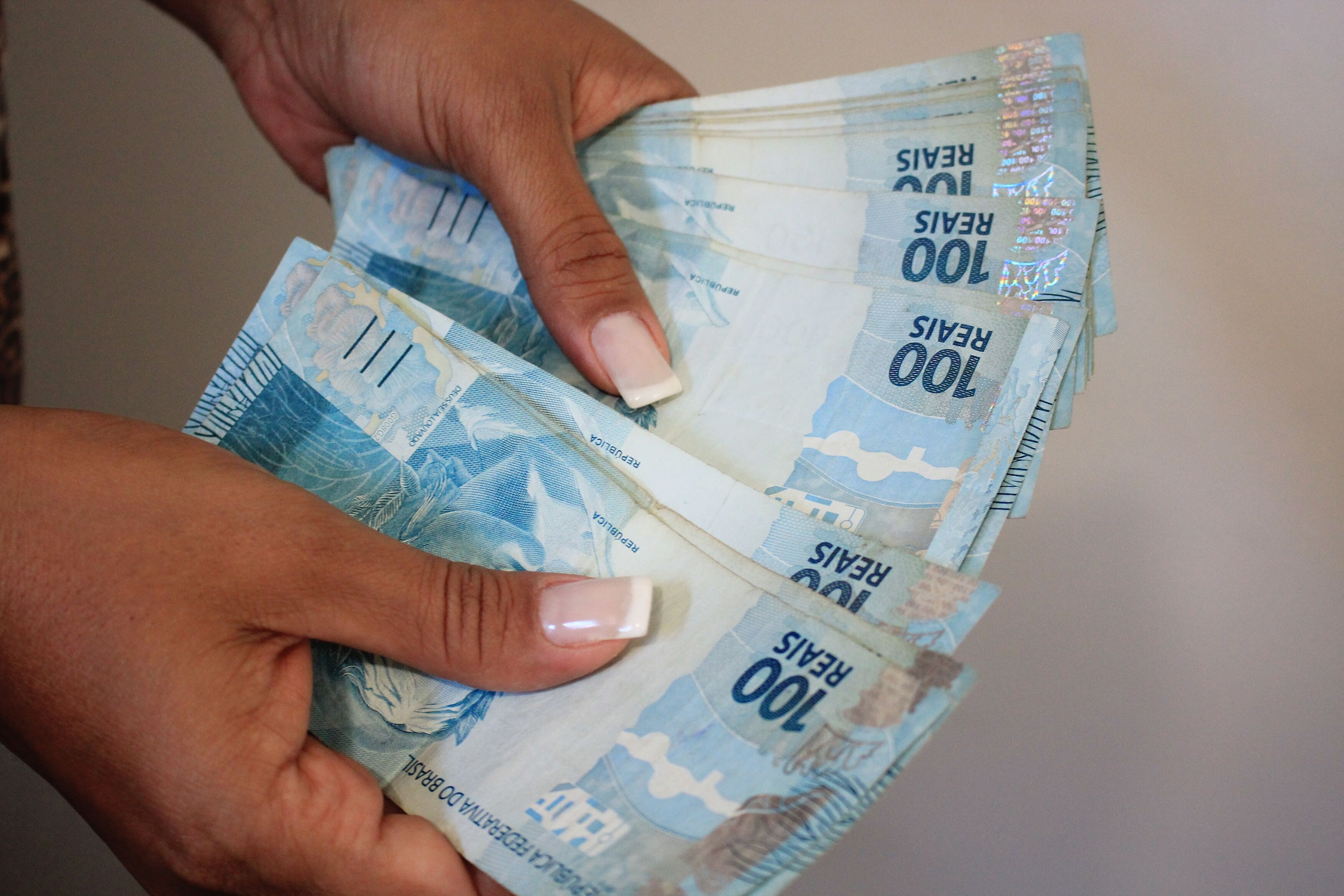 Informais inscritos no Cadastro Único começam a receber auxílio emergencial nesta terça-feira Informais inscritos no Cadastro Único começam a receber auxílio emergencial nesta terça-feira