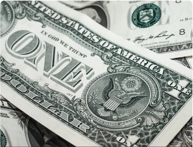 Bolsa recua 3,4% com especulação sobre Guedes; dólar sobe a R$ 5,72