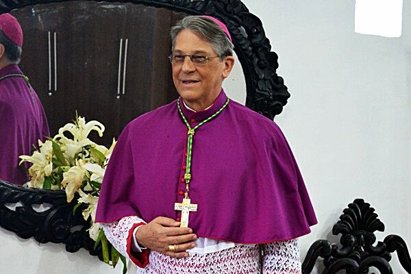 Dom Aldo permanece internado após retirar o intestino grosso em cirurgia de emergência Dom Aldo permanece internado após retirar o intestino grosso em cirurgia de emergência