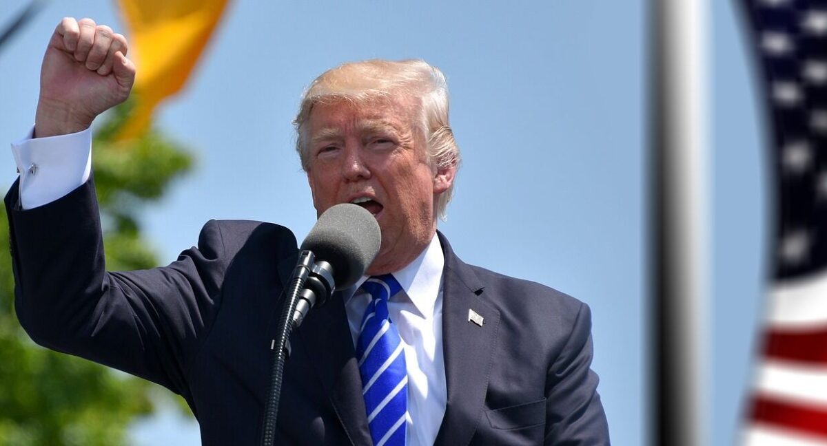 Julgamento de Bolsonaro: porta-voz da Casa Branca diz que Trump não hesitará em usar poder militar no Brasil Julgamento de Bolsonaro: porta-voz da Casa Branca diz que Trump não hesitará em usar poder militar no Brasil