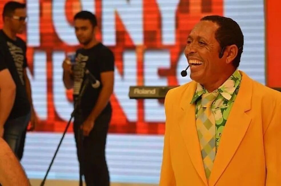 Humorista que trabalhou com Tom Cavalcante e Tiririca é morto a tiros no Ceará Humorista que trabalhou com Tom Cavalcante e Tiririca é morto a tiros no Ceará