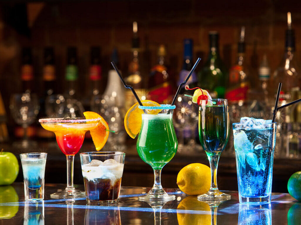 Conheça as 10 bebidas alcoólicas mais fortes do mundo Conheça as 10 bebidas alcoólicas mais fortes do mundo