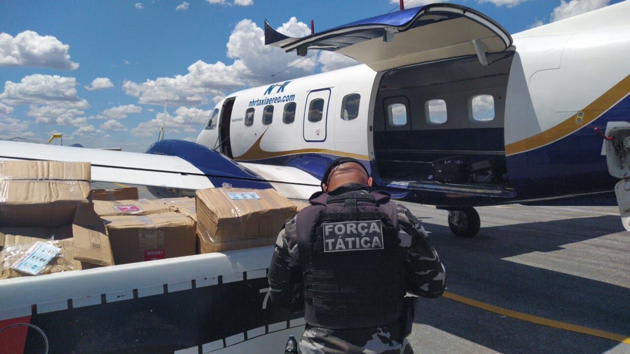 Aeronave com mais de 1 tonelada de cocaína é interceptada no Sertão da Paraíba Aeronave com mais de 1 tonelada de cocaína é interceptada no Sertão da Paraíba