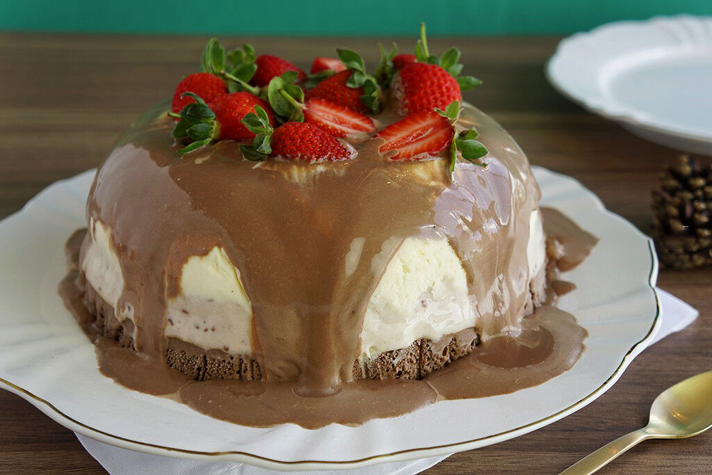 Cassata Napolitana, uma incrível receita com Baunilha, Chocolate e Morango Cassata Napolitana, uma incrível receita com Baunilha, Chocolate e Morango