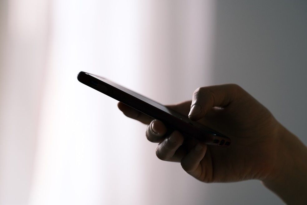 Entenda o que é o Pegasus, software de espionagem que teria sido usado para invadir smartphones de milhares de pessoas
