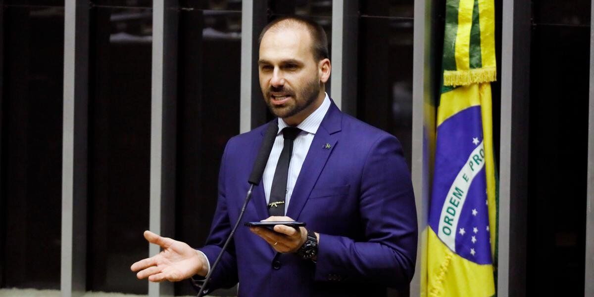 Deputado Eduardo Bolsonaro anuncia licença do mandato para morar nos EUA facada, estados unidos, ataque