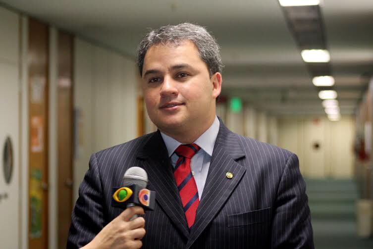 Efraim Filho confirma a pré-candidatura ao Governo do Estado e aponta o outubro como prazo máximo para definição de chapas Efraim Filho confirma a pré-candidatura ao governo do estado e aponta o outubro como prazo máximo para definição de chapas