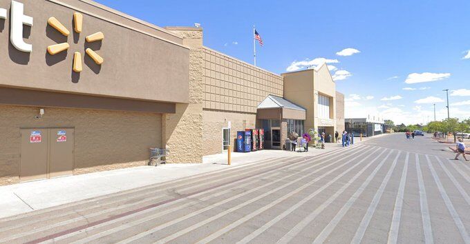 Atirador invade unidade do Walmart nos Estados Unidos e atira em 18 pessoas; há mortos confirmados Atirador invade unidade do Walmart nos Estados Unidos e atira em 18 pessoas; há mortos confirmados