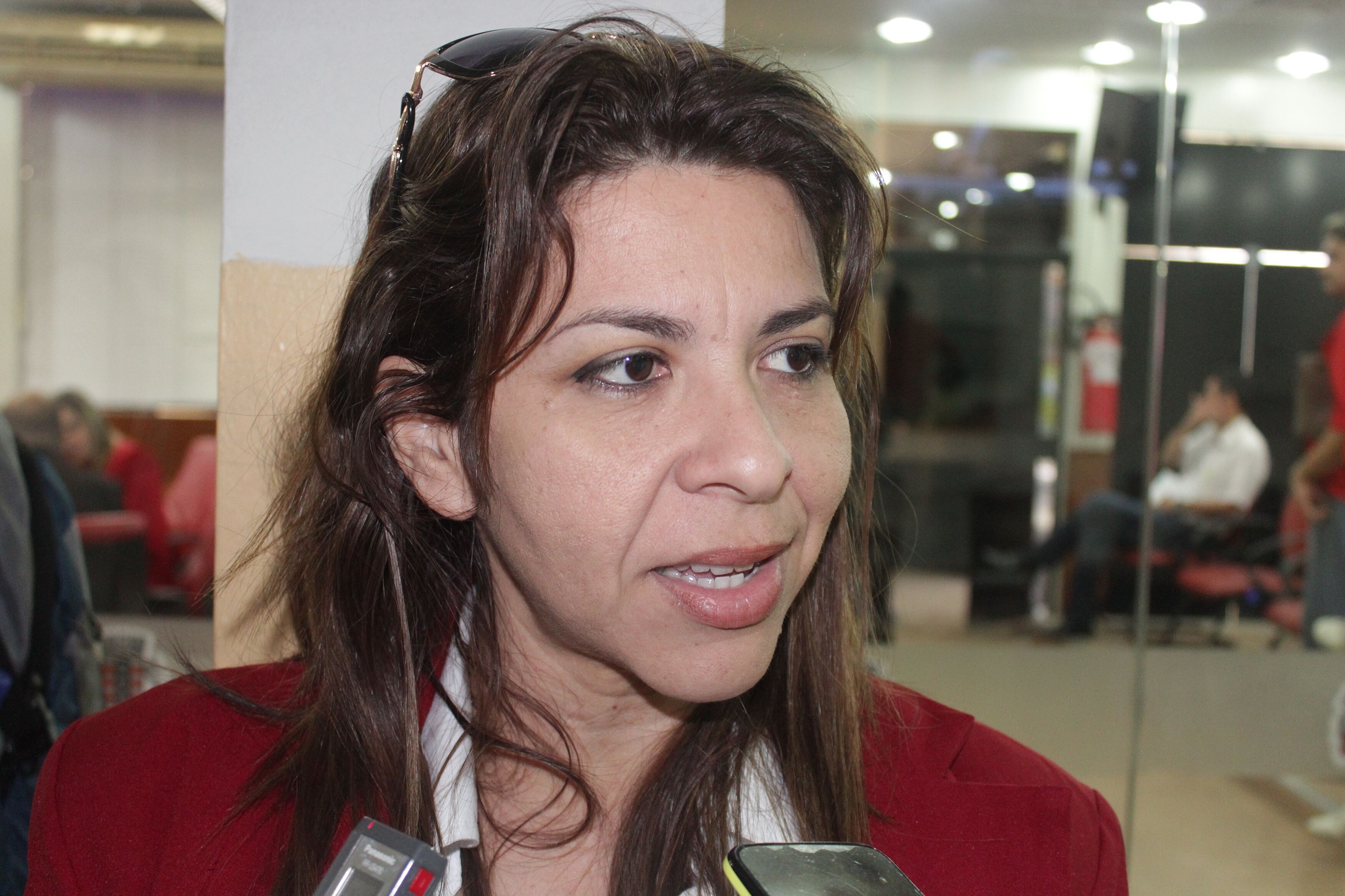Eliza Virgínia diz que cota exclusiva para travestis e transexuais em curso de línguas da PMJP é privilégio Eliza Virgínia diz que cota exclusiva para travestis e transexuais em curso de línguas da PMJP é privilégio