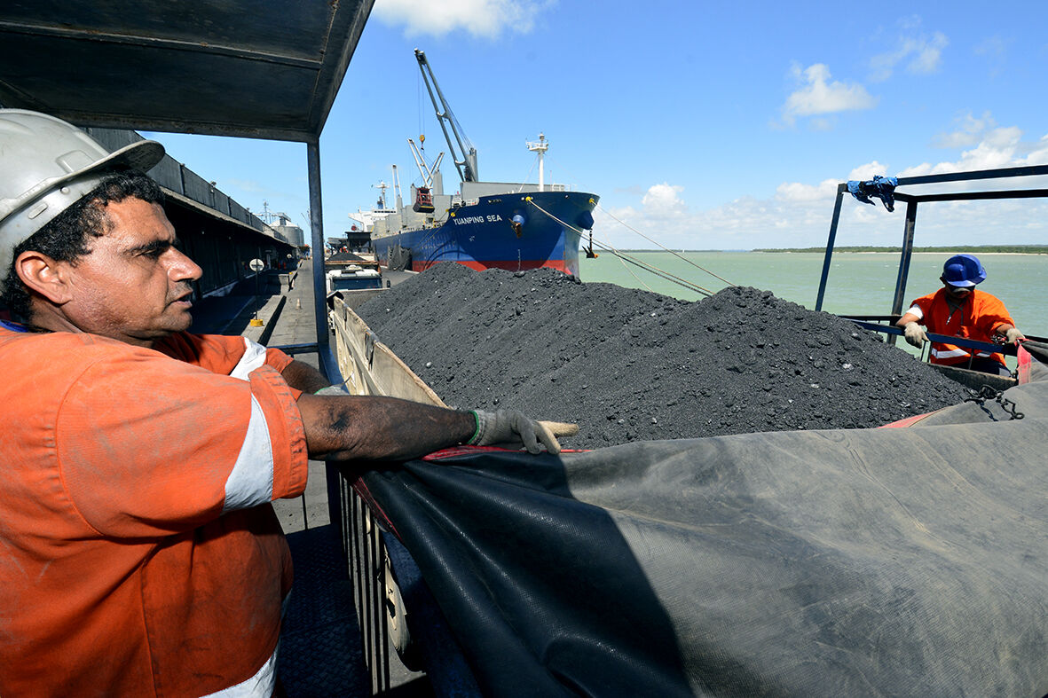 Elizabeth Cimentos recebe coque de petróleo para iniciar operação da fábrica Elizabeth Cimentos recebe coque de petróleo para iniciar operação da fábrica