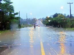 EM JOÃO PESSOA: Chuva faz rio Cuiá transbordar impedindo acesso ao Valentina Figueiredo por Mangabeira EM JOÃO PESSOA: Chuva faz rio Cuiá transbordar impedindo acesso ao Valentina Figueiredo por Mangabeira