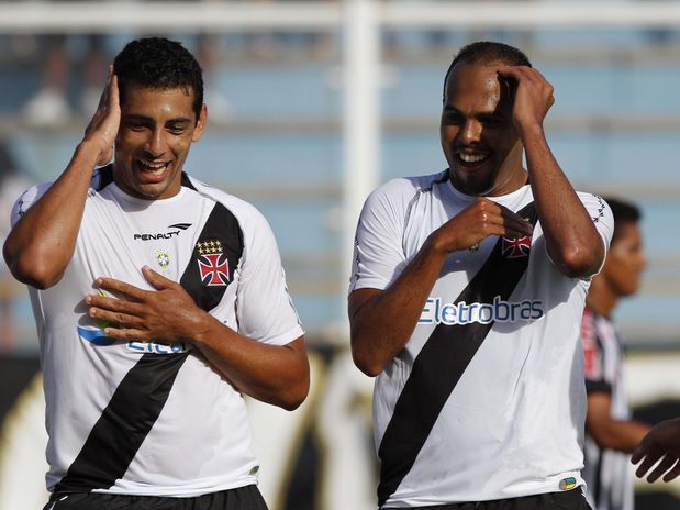 Em Macaé, Vasco "imita" rivais e vence na estreia do Carioca Em Macaé, Vasco "imita" rivais e vence na estreia do Carioca