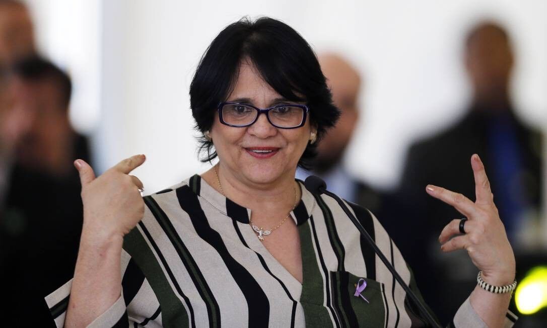 Damares vai ao Twitter defender o filho de Thammy Miranda Damares vai ao Twitter defender o filho de Thammy Miranda