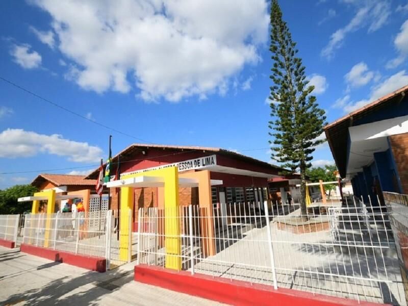 Govenador anuncia ampliação de mais 73 escolas integrais e modelo de ensino chegará a todos os 223 municípios da Paraíba Govenador anuncia ampliação de mais 73 escolas integrais e modelo de ensino chegará a todos os 223 municípios da Paraíba