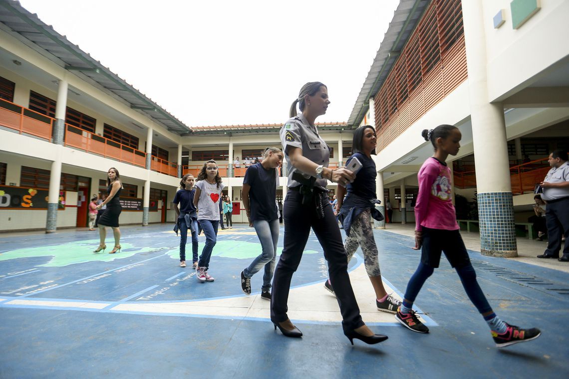 Governo Lula anuncia fim de programa escolas cívico-militares e mais de 200 unidades serão afetadas