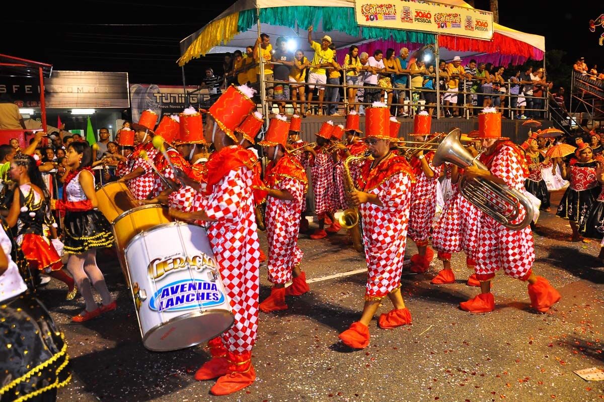 Escolas de samba desfilam na 2ª noite de Carnaval em João Pessoa Escolas de samba desfilam na 2ª noite de Carnaval em João Pessoa