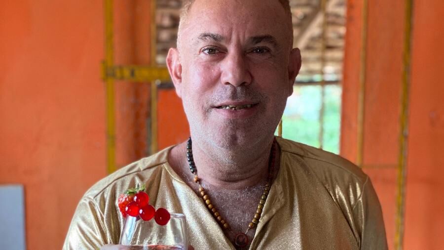 Conheça Estevão Ferreira, o dono do bordão "beijo de luz" que conquistou a internet Conheça Estevão Ferreira, o dono do bordão "beijo de luz" que conquistou a internet