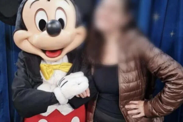 Aluna de faculdade é acusada de desviar R$ 60 mil de associação para ir à Disney Aluna de faculdade é acusada de desviar R$ 60 mil de associação para ir à Disney