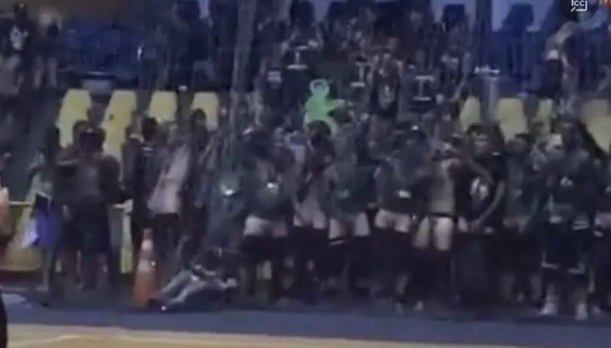 Estudantes de medicina fazem "masturbação coletiva" durante jogo de vôlei feminino em São Paulo Estudantes de medicina fazem "masturbação coletiva" durante jogo de vôlei feminino em São Paulo
